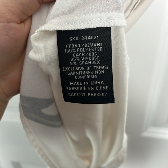 Le Chateau Floral Blouse | Size M - Picture 6 of 8